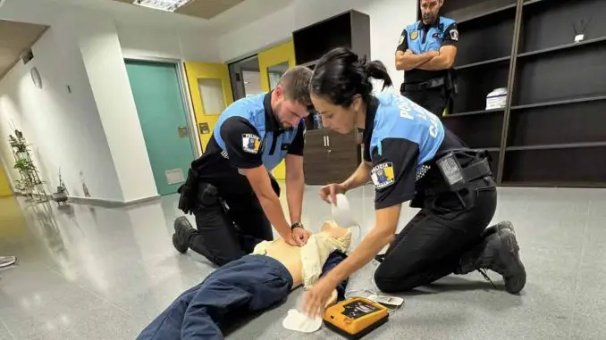 Polizei-Schulung-Defibrillator